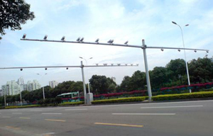 ��Ӿ���U